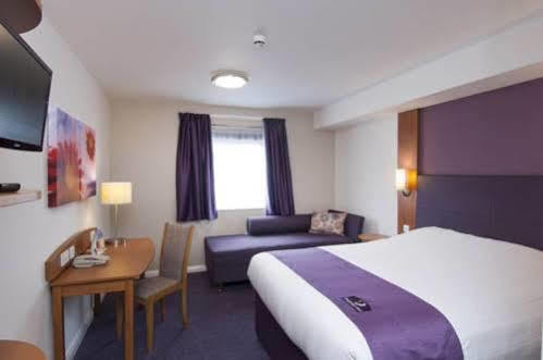 Premier Inn Manchester Airport Ringway Екстериор снимка